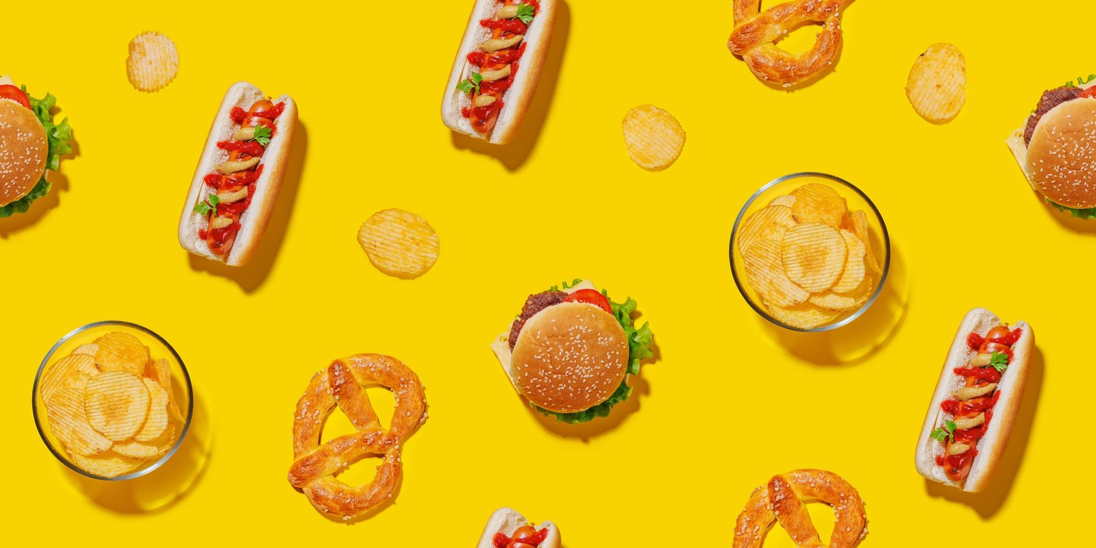 🎓 Academia de Nutrición y Salud Integral A vibrant photo showcasing various snacks and fast food
