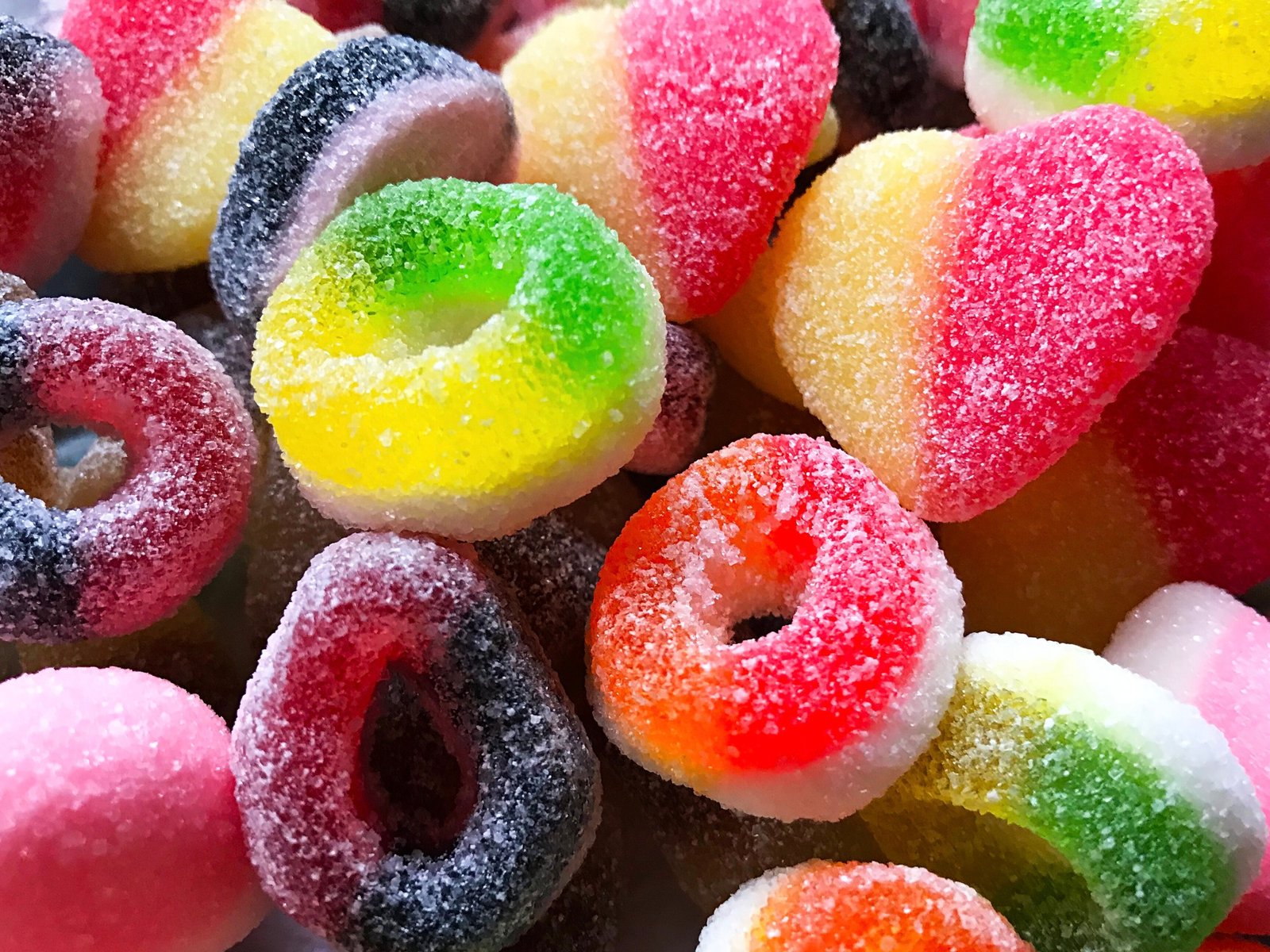 🎓 Academia de Nutrición y Salud Integral Bright and colorful rubber candies with sugar