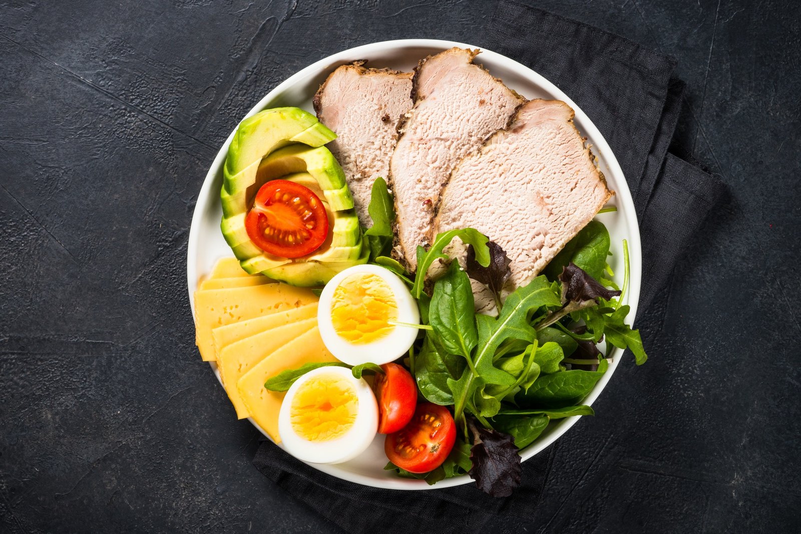 Sergio Poveda (El Nutri Mortis) | Sobre mí - keto diet plate on black stone table